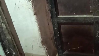 Jija ne  sali ko pela   room' ke andar