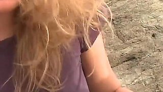 Hairpulling Fight Extreme on the Rocks by Peneloppe Ferre and Stonmy Vs Kiki