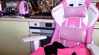 Sexynympho webcam model uses toy on clit to masturbate