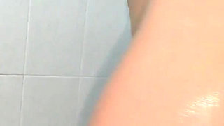 As a Teen, I Used to Shave My Vagina, Pee, and Masturbate in the Shower Mmm