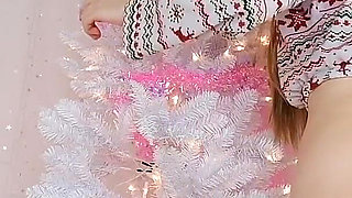 Bottomless Tree Decorating