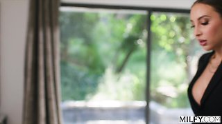 MILFY Chief nymph Melissa screws secretary on biz journey