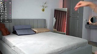 Amateur Webcam Cute Teen Plays Solo