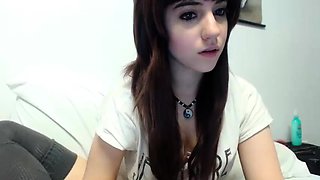 Amateur Webcam Teen Flashes Masturbates