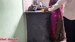 I sucked beautiful hot Anjali aunty's breasts and fucked her pussy, a lot of water came out of her pussy in Bhojpuri style.