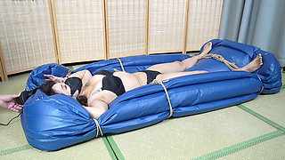 Xr40-the Girl Was Tied to the Waterbed and Kept Struggling