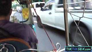 Super-cute Thai nubile amateur humps a Farang