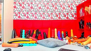 Amateur Latina Milf Masturbates on Cam