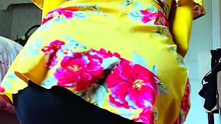 Cumshot amateur MILF suck and jerks dude in the bedroom