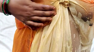 Rusa bhabi showing wet boobs in video call