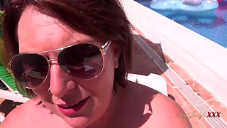 Busty Tattooed Milf Jojo Robinson Lost as Big-Tits Tourist Stranded on Vacation Begging for