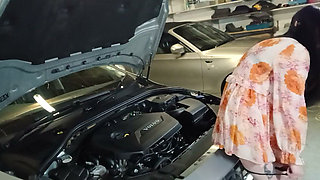 Fucking the Mechanic to Fix My Car Faster
