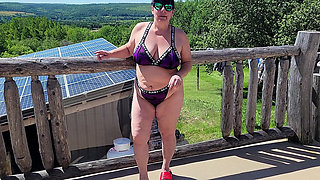 Cute Chubby Babe teasing with her amazing phat Ass