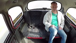 Bigtit cabbie publicly pounded on backseat by passenger