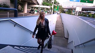 Olivia Ryder Blonde Blowjob Brunette Car Handjob