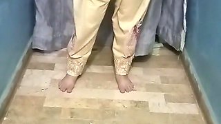 Pakistani Chubby Chick Stripping