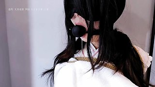 Asian amateur with white stockings toy fucking her clit