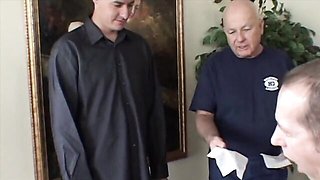 Darryl Hanah swallows the tasty cumshot of her lover in the bed