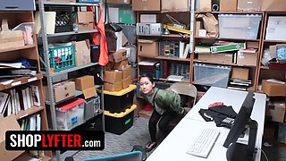 Shoplyfter - lean mischievous asian Jade Noir caught stealing and got penalized by perv officer
