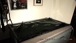 Amateur CDin latex dildoing