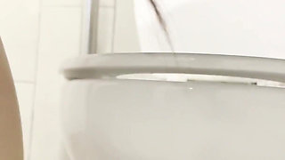 LaMenor pregnant pissing in the supermarket