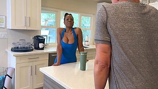Raven Swallowz’s Ebony Milf Heat in a Workout Passion