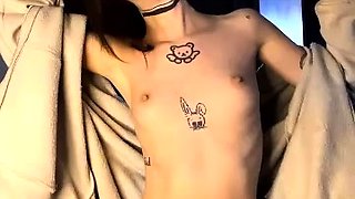 Close up solo beauty fucking her pussy