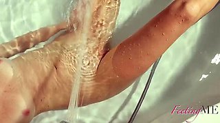 Jan's Kinky Bathroom Fetish: Urethra Fingering & Toe Insertion Footjob