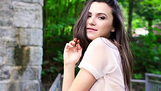 Mira amateur teen naked babe