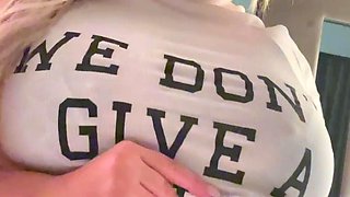 Big boob brunette masturbates on webcam
