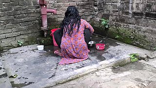 I See Aunty Taking a Bath Naked in the Washroom I Hugged Her and Started Fucking Her in the Ass