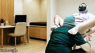 Hijab Cheating wife let her boss to eat her pissing and creamy pussy in office