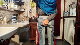 Quickie in the Bathroom with Creampie in Hairy Pussy
