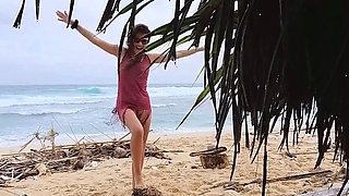 Public Beach Butt Plug Insertion by a Solo Female