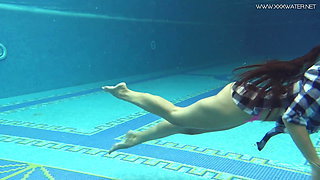 Sazan Cheharda – super hot teen underwater nude