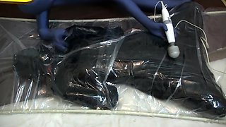 Amateur CDin latex dildoing