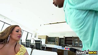 Young black buddy is happy to eat wet pussy of curvy MILF Richelle Ryan