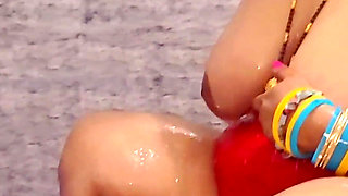 Hot Bhabhi Bath Viral Mms After Playing Holi.