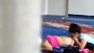 Deux Coquines Surprise au Gymnase - French Amateur Video