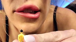 LinaBlackly - Giantess Finds a Fuck Toy