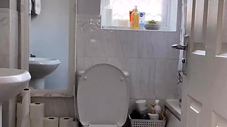 BurstingMeg - Watch me pee my pad and biker shorts after
