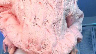 Amateur Webcam Cute Teen Plays Solo with Big Dildo